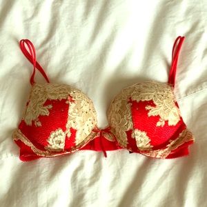 Victoria Secret Bombshell Push Up Bra